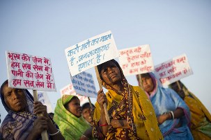 2012 Jansatyagraha par Simon Williams (The Guardian) (9) article